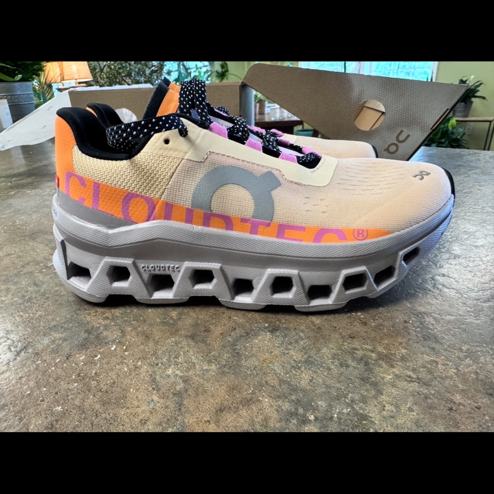 On Running Women's Cloudmonster Size 5. NEW IN BOX